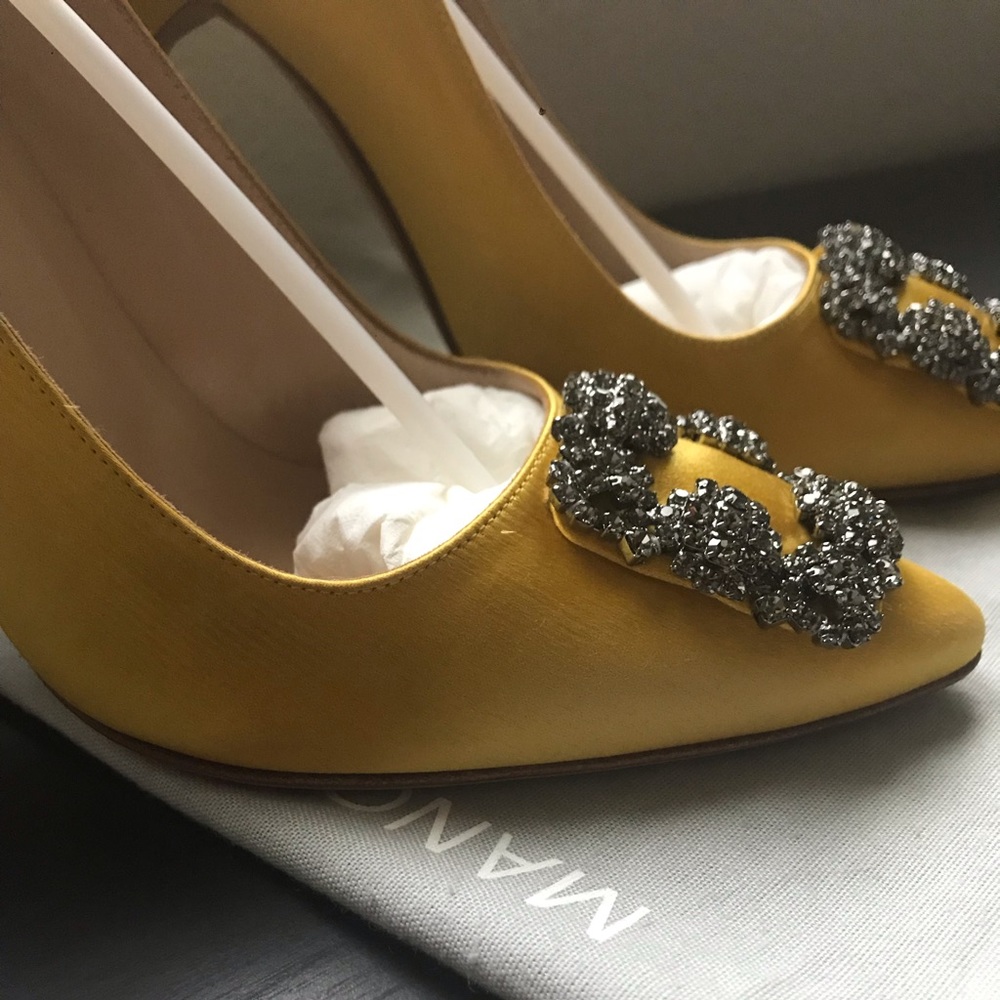 Authentic Manolo Blahnik Hangisi Yellow satin pump